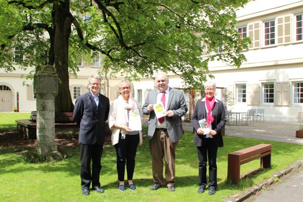 Urkundenübergabe Stift Urach