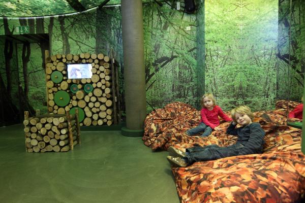 Biosphärenzentrum Münsingen In den Laubkissen kuscheln 