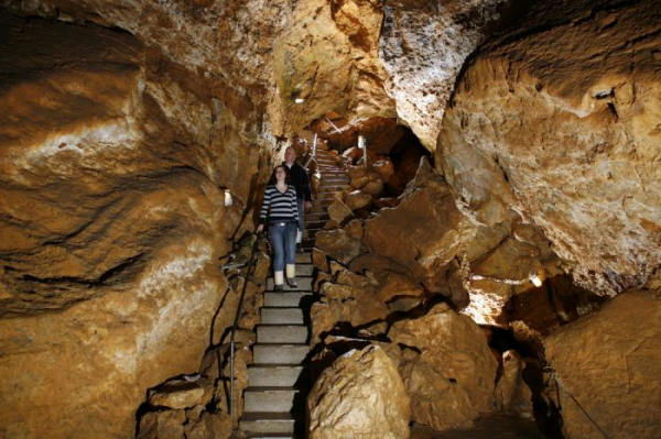 Erlebnisse Ausflugsziele Laichinger Tiefenhöhle Kleine Halle 2